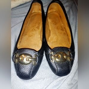 Women's size 8 black flats